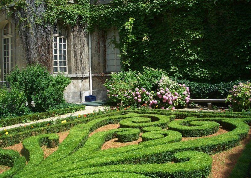 10 Landscape Design Ideas for Classic French Style | Robert Landscapes